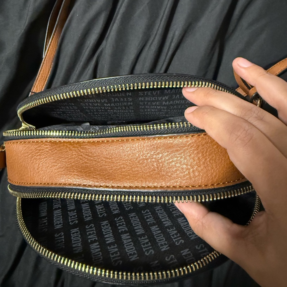 Steve Madden Crossbody - Picture 2 of 5